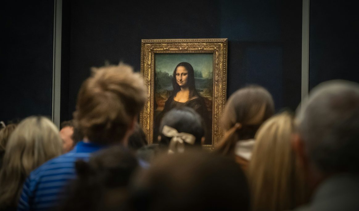 Deux Allemands arrêtés après un coup d'éclat au Louvre
