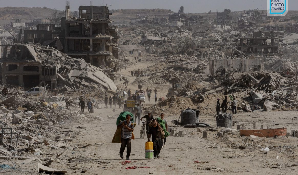 Le photographe palestinien Saher Alghorra remporte le Pulitzer 2026 : l’enfer de Gaza à travers son objectif