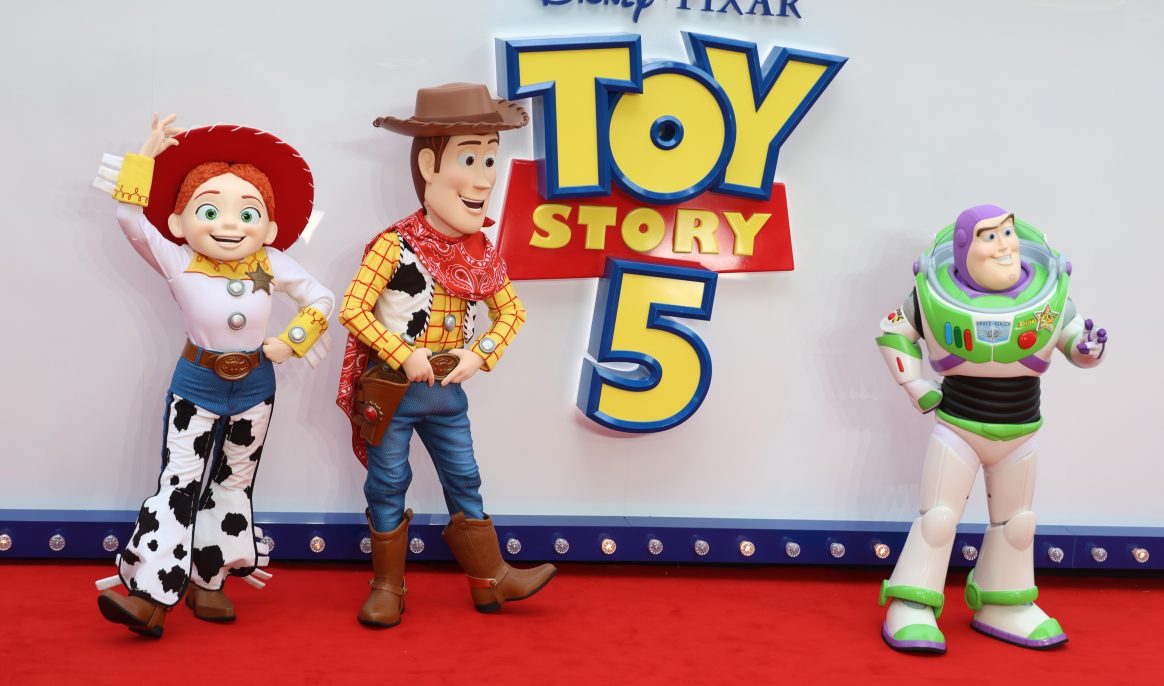 Taylor Swift et Sal Da Vinci au casting de "Toy Story 5" : voici leur contribution