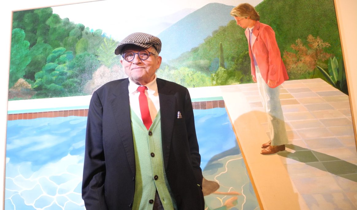David Hockney standing in front of his "Portrait of an Artist (Pool with Two Figures)" painting at the Metropolitan Museum of Art in New York, USA, 20 November 2017. The Museum is dedicating a large retrospective to the work of Hockney, which spans almost 60 years. Photo: Johannes Schmitt-Tegge/dpa