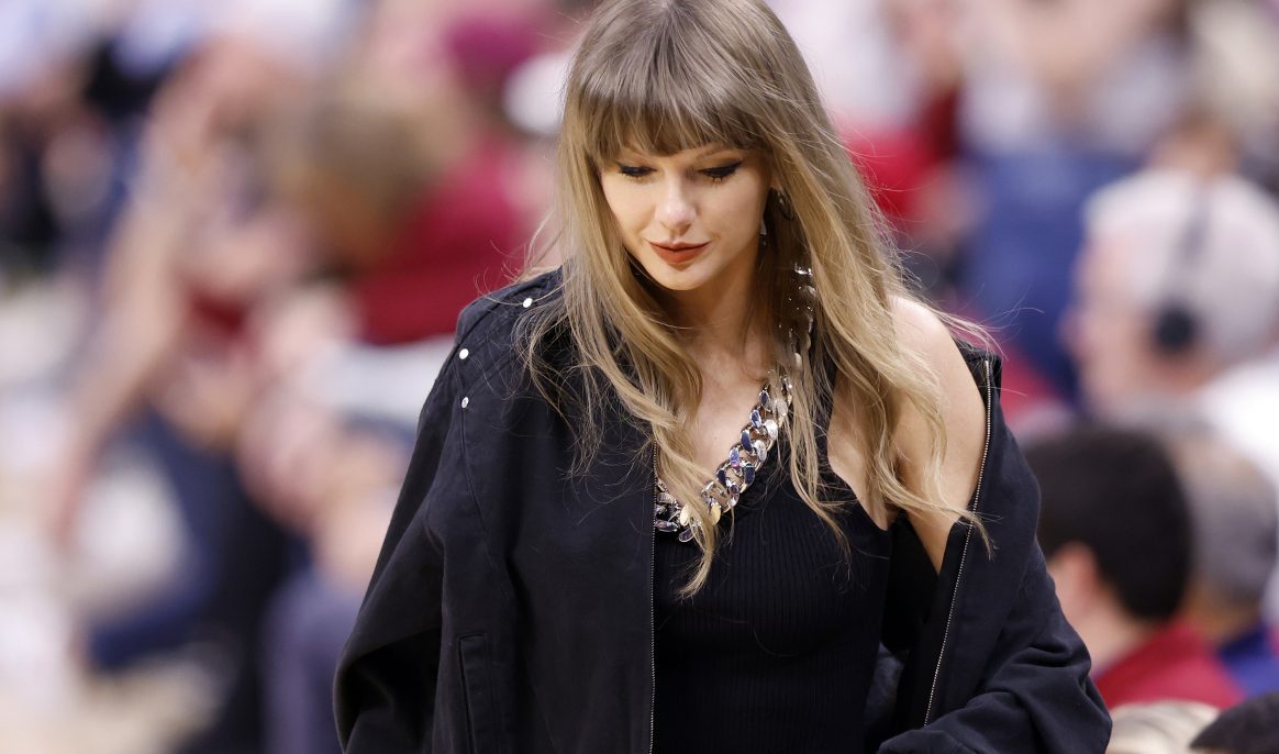 Taylor Swift fans were right: the star has written an original song for "Toy Story 5"