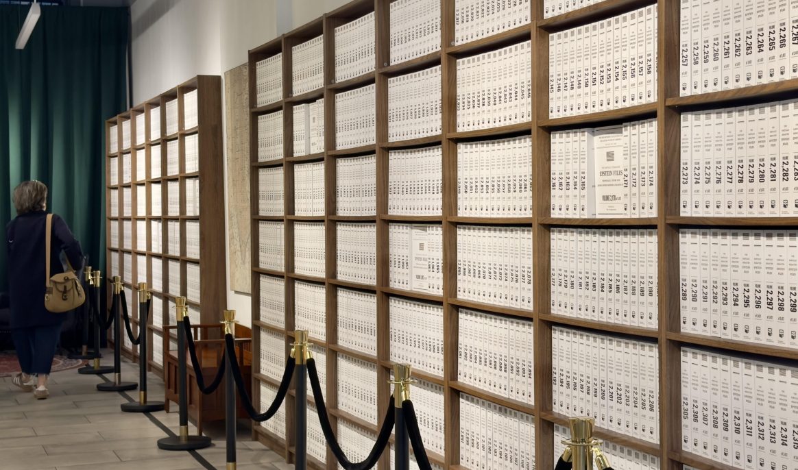 Plus de 3,5 millions de pages consultables : les dossiers Epstein exposés à New York