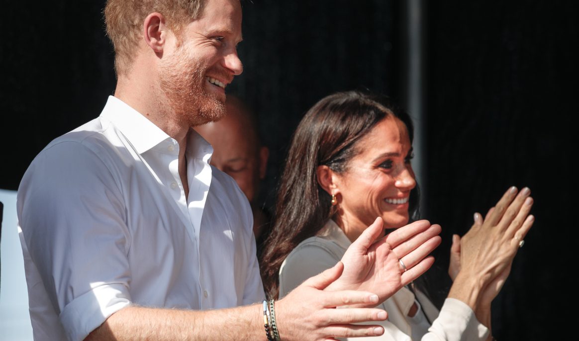 DÃ_sseldorf, Germany, 16th Sep 2023. Meghan, the Duchess of Sussex and Prince Harry, the Duke of Sussex attend the swimming medals ceremony on stage in the Invictus Village and hand out medals to several of the winners. Day 6 of the Invictus Games DÃ_sseldorf in and around the Merkur Spiel Arena. 21 nations participate in the games this year., Credit:Imageplotter / Avalon