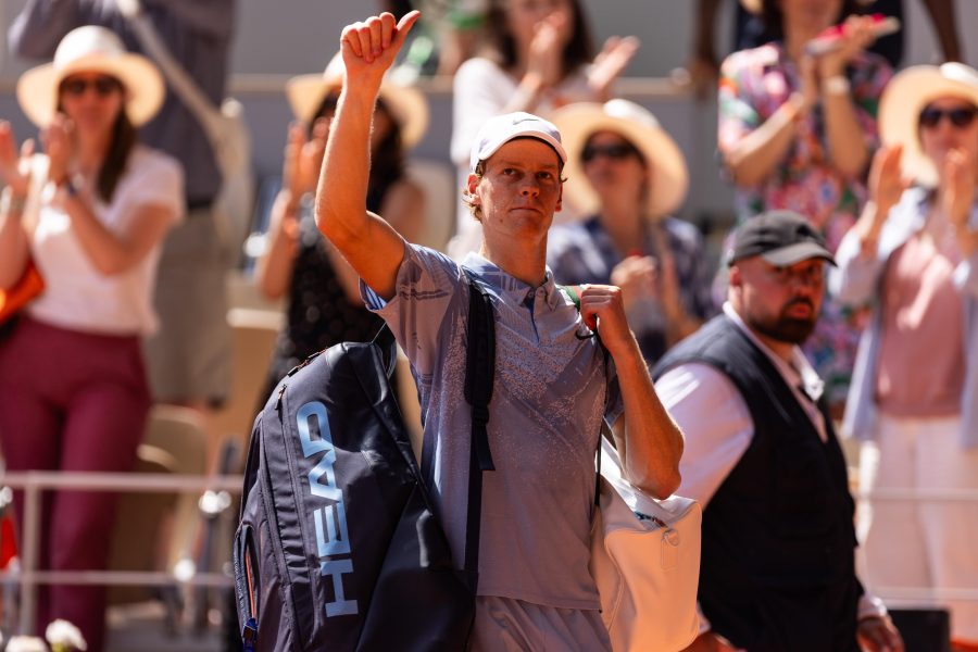 Jannik Sinner waves as he leaves the court after losing his men's singles match against Juan Manuel Cerundolo on day 5 of the French Open tennis tournament on Court Philippe Chatrier at the Roland-Garros Complex in Paris, France. (Photo by Ibrahim Ezzat/NurPhoto)