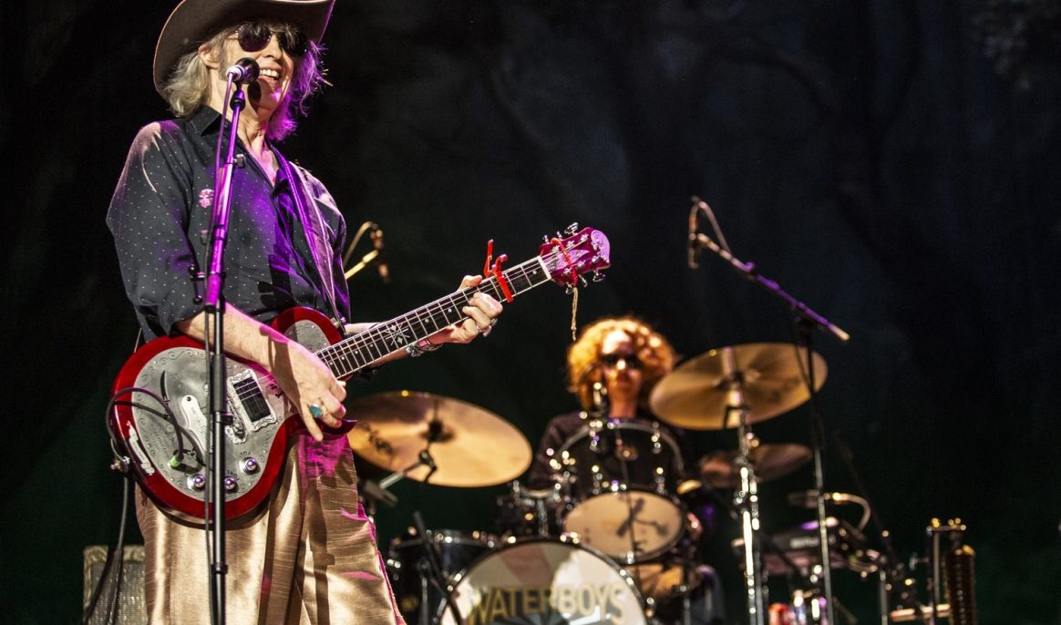 EN IMAGES - Mike Scott, le capitaine des Waterboys, aborde de nouveaux rivages