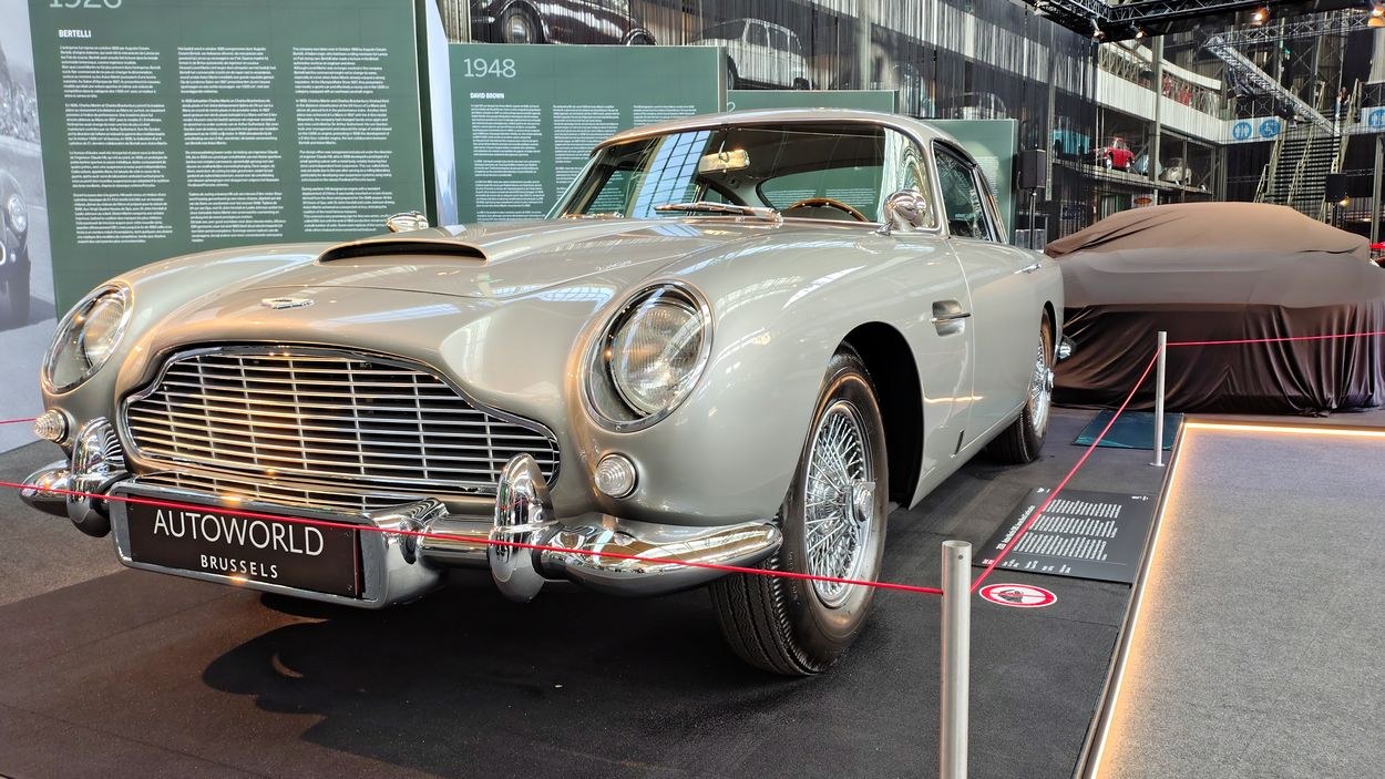 Aston Martin DB5 Jambes Bond Goldfinger replica