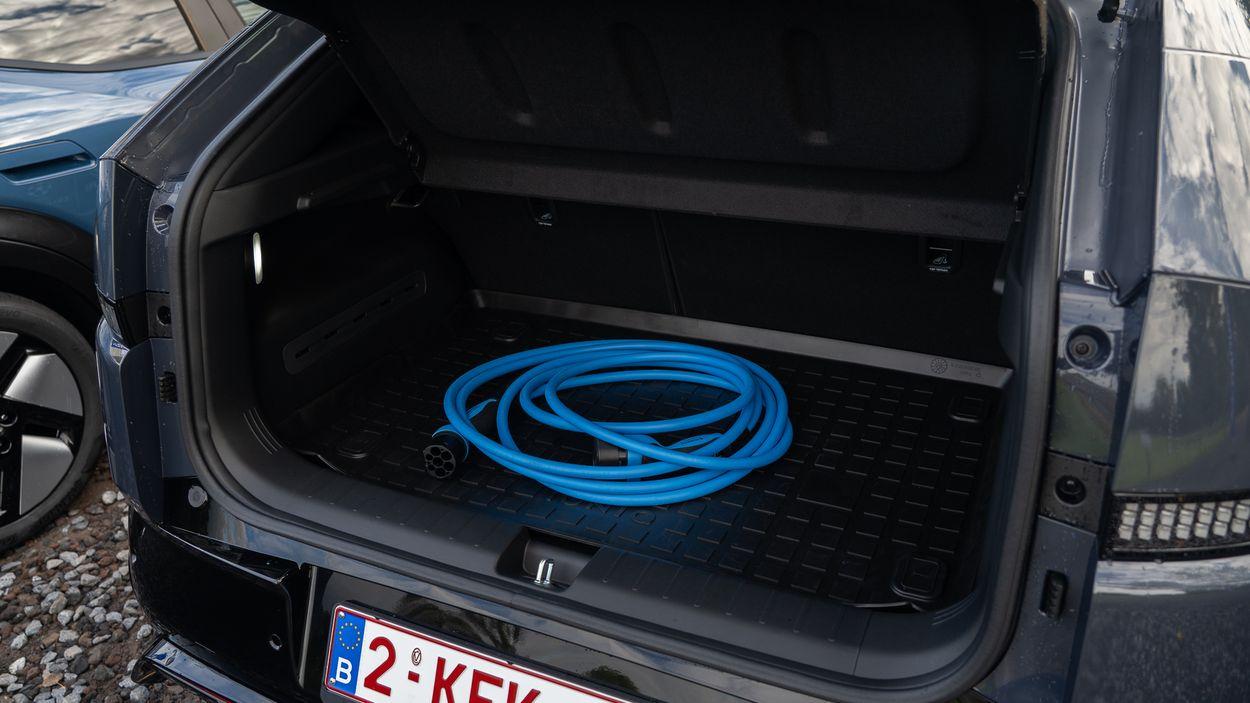 https://the-global.ams3.digitaloceanspaces.com/general/olivier/Hyundai-Ioniq-3-Astara/Hyundai-Ioniq-3-2026-Astara-trunk-cable.jpg