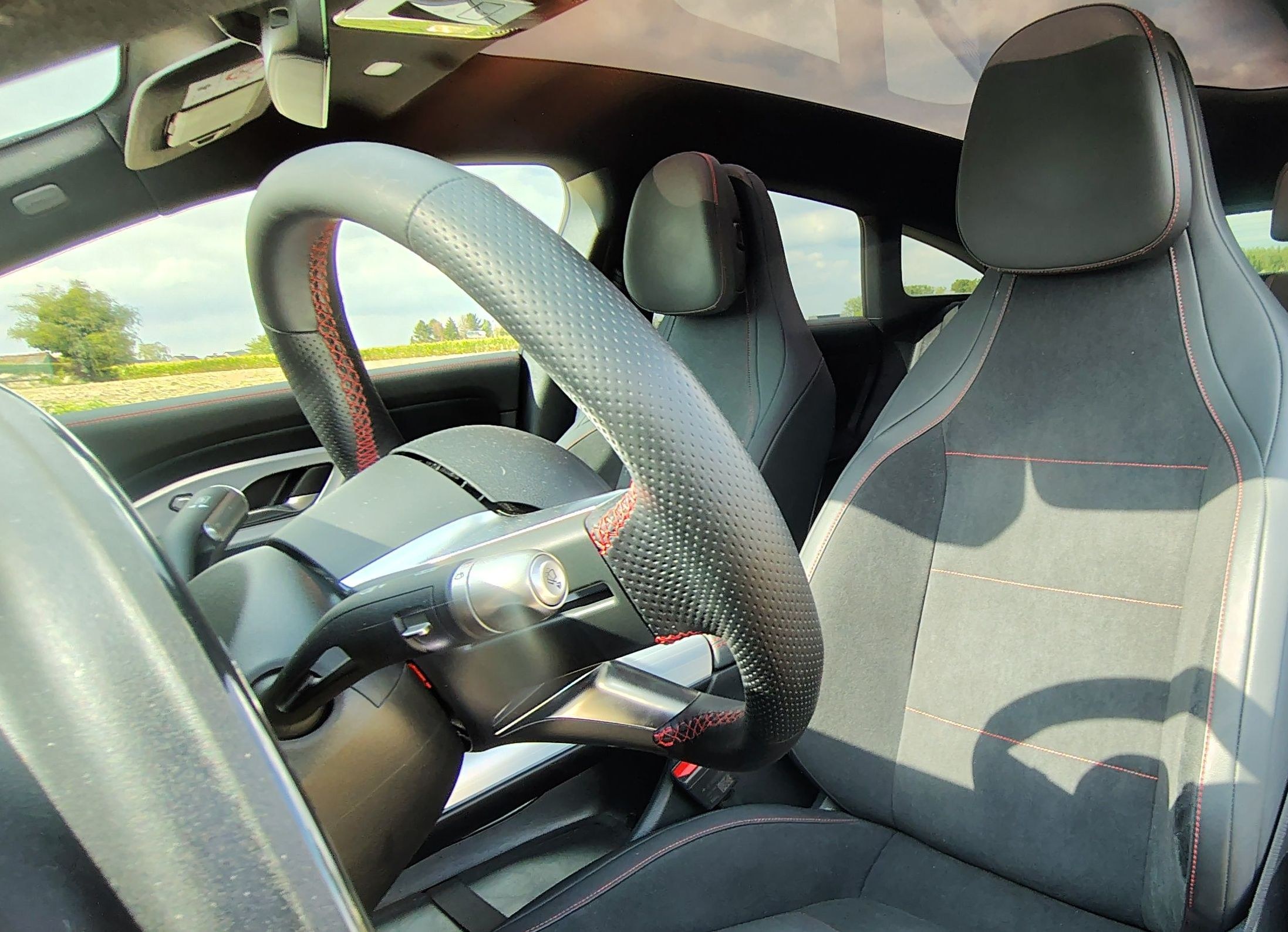 https://the-global.ams3.digitaloceanspaces.com/general/olivier/Mercedes-CLA-250-SB/auo-car-mercedes-cla-250-sb-2026-front-seats-olivier-duquesne.jpg