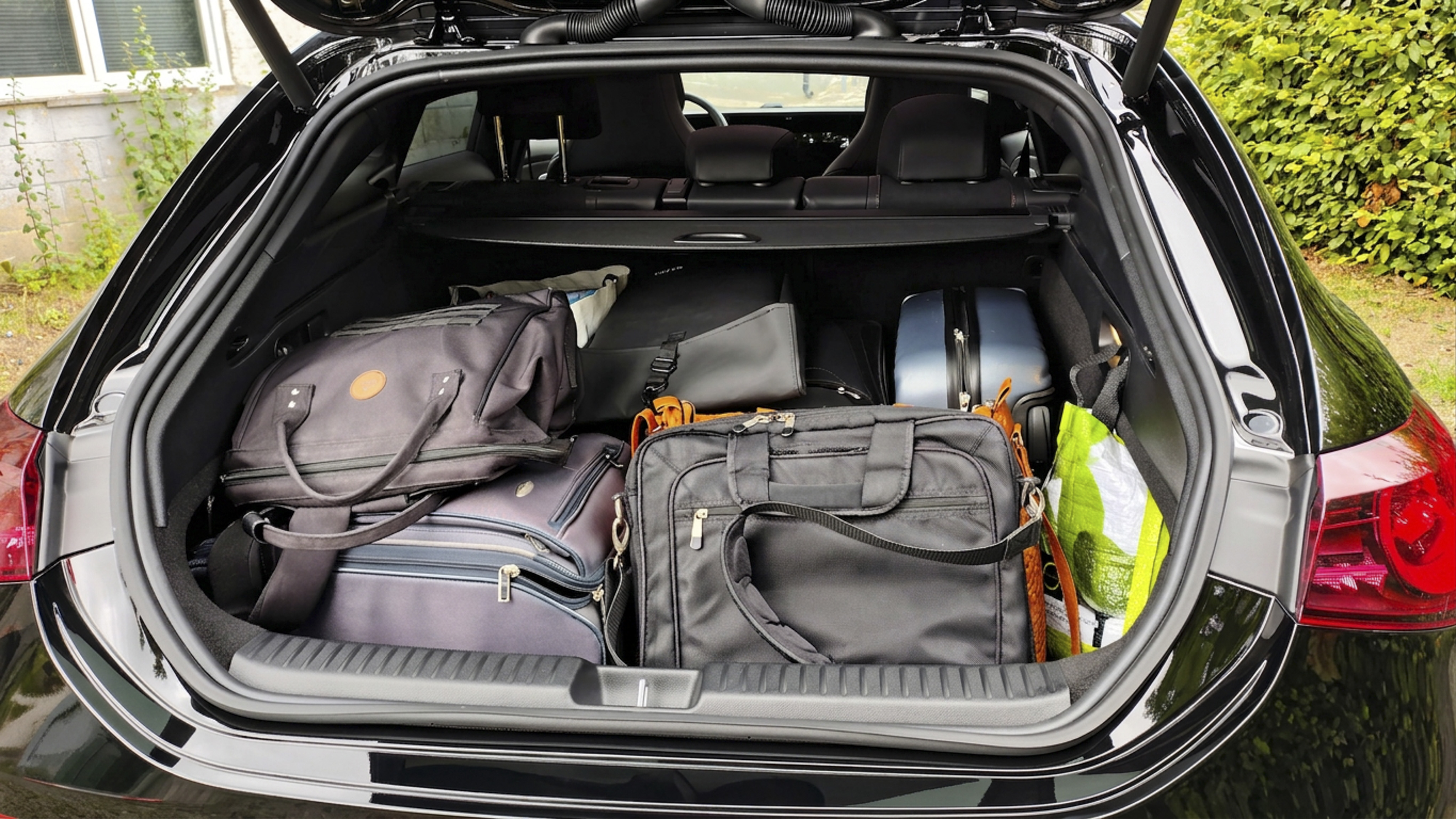 https://the-global.ams3.digitaloceanspaces.com/general/olivier/Mercedes-CLA-250-SB/auo-car-mercedes-cla-250-sb-2026-full-trunk-olivier-duquesne.jpg