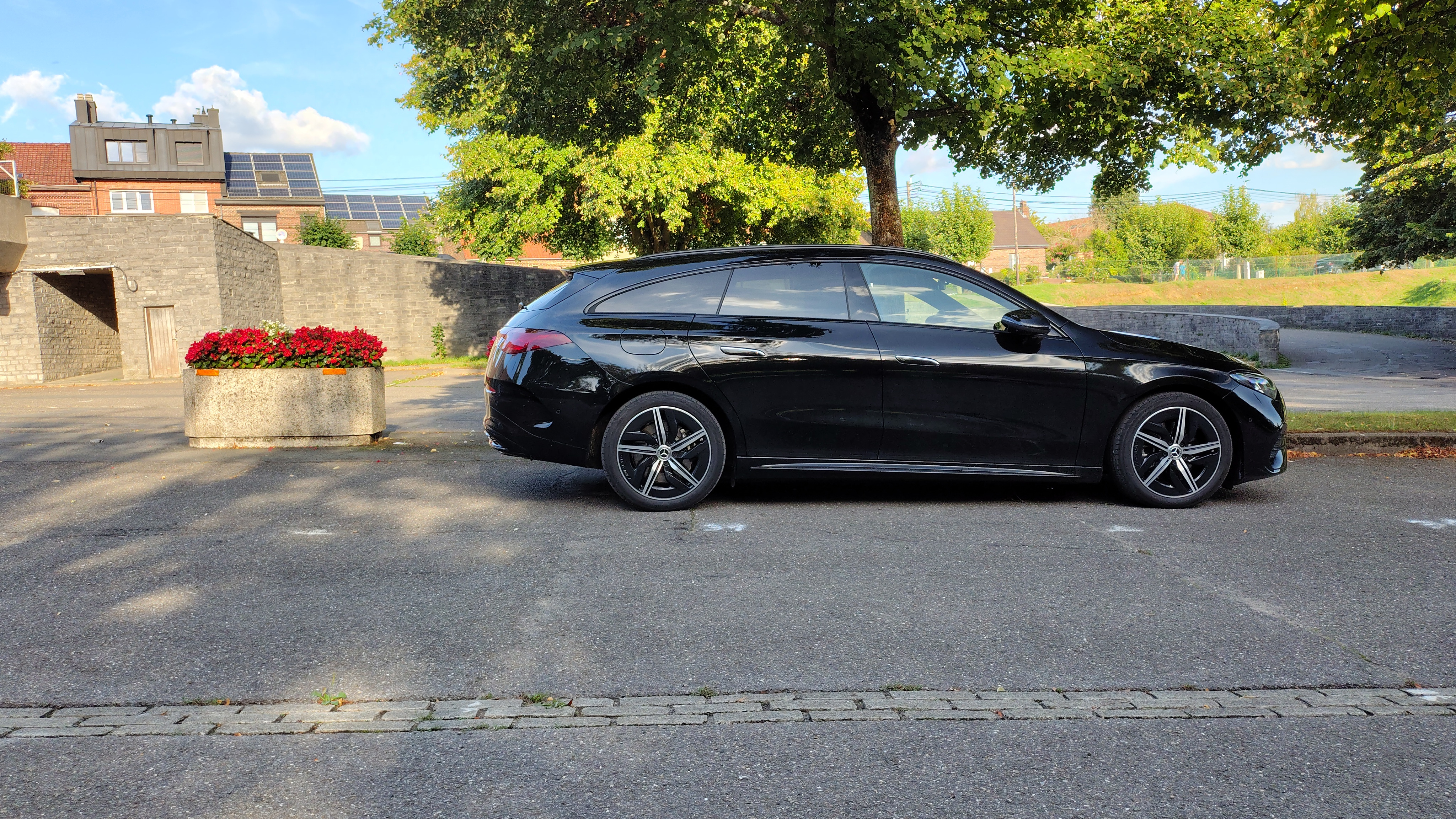 https://the-global.ams3.digitaloceanspaces.com/general/olivier/Mercedes-CLA-250-SB/auo-car-mercedes-cla-250-sb-2026-side-flowers-olivier-duquesne.jpg