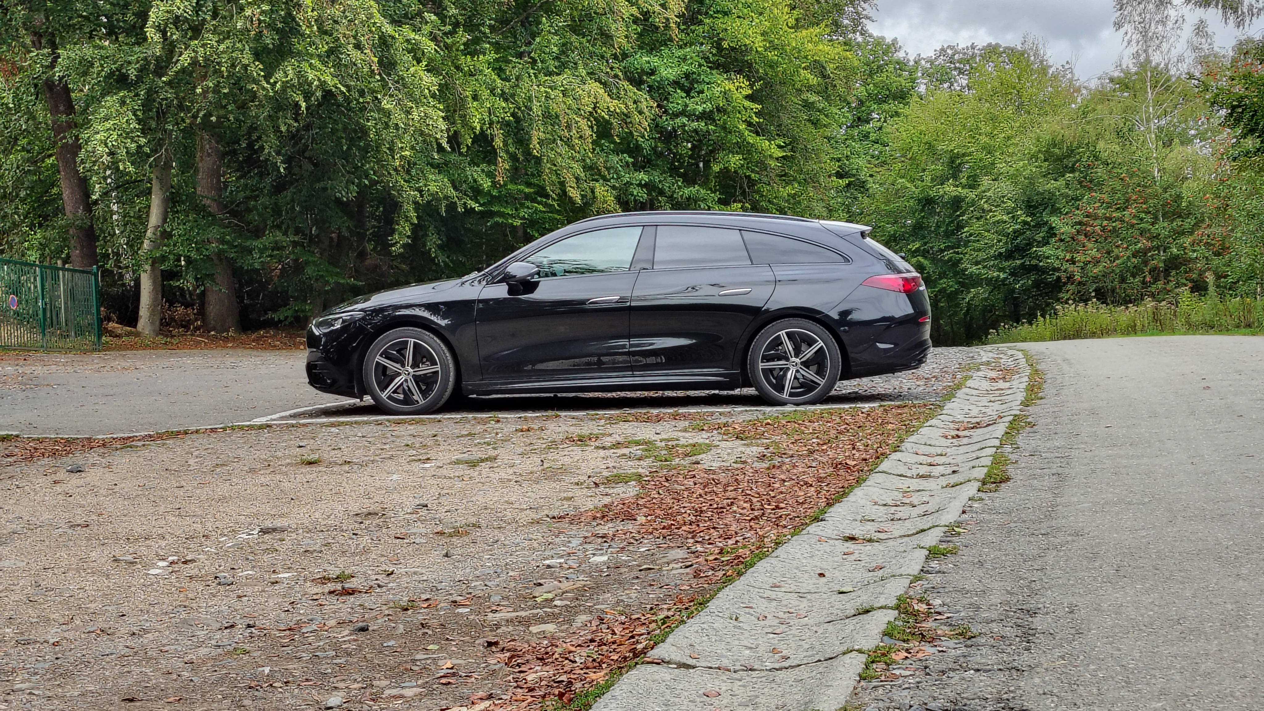 https://the-global.ams3.digitaloceanspaces.com/general/olivier/Mercedes-CLA-250-SB/auo-car-mercedes-cla-250-sb-2026-side-parking-olivier-duquesne.jpg