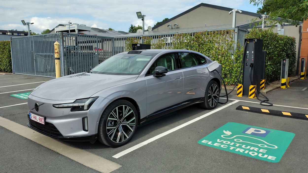 Volvo ES90