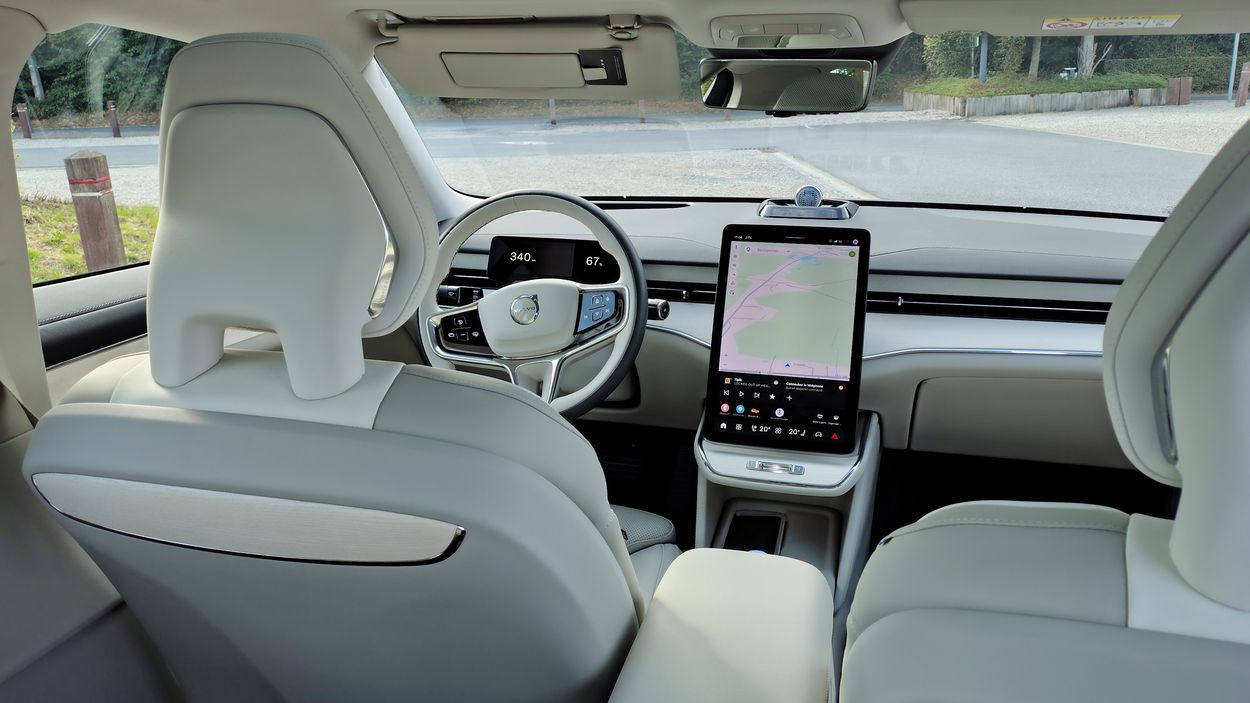 Volvo ES90
