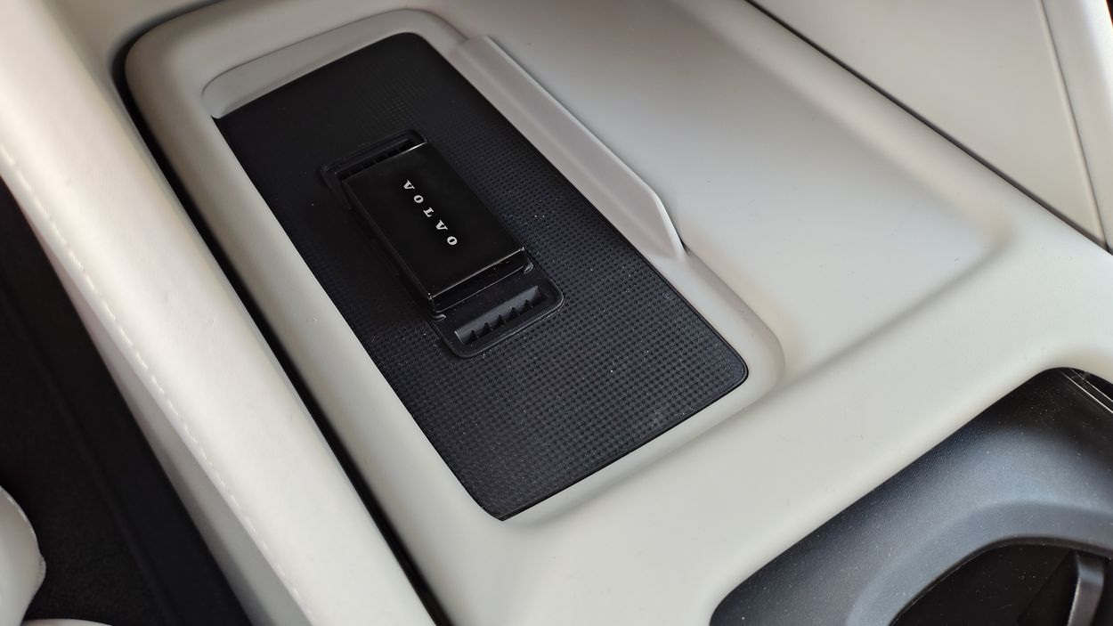 Volvo ES90