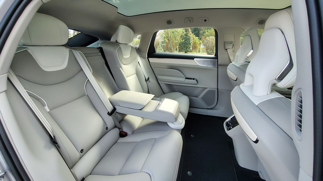 Volvo ES90
