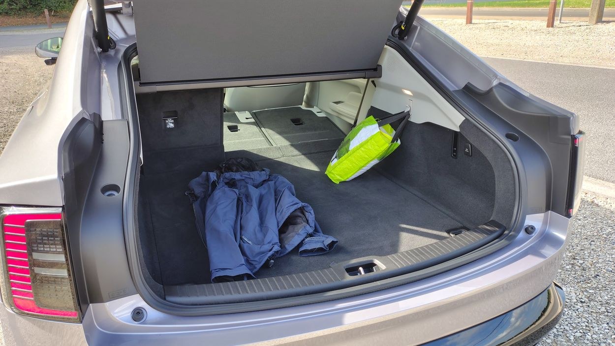 Volvo ES90