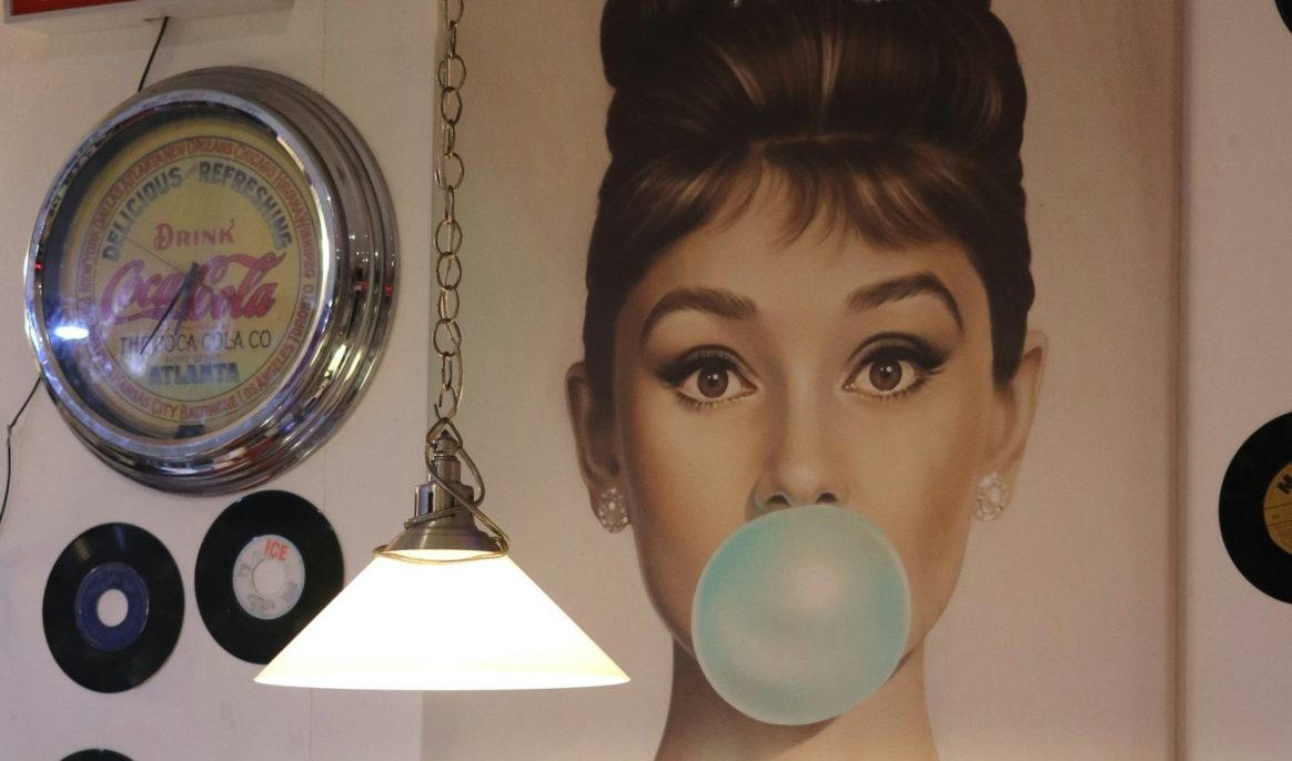 Casting bouclé pour incarner Audrey Hepburn dans un biopic