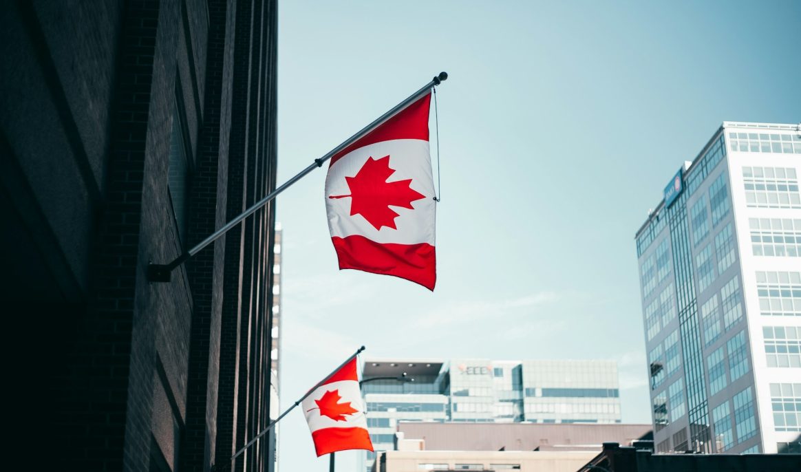 Trump sanctionne le Canada avec de nouveaux droits de douane de 50 %