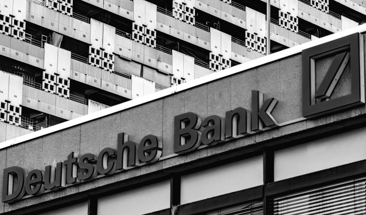 Des millionnaires arnaqués par un ex-banquier de la Deutsche Bank