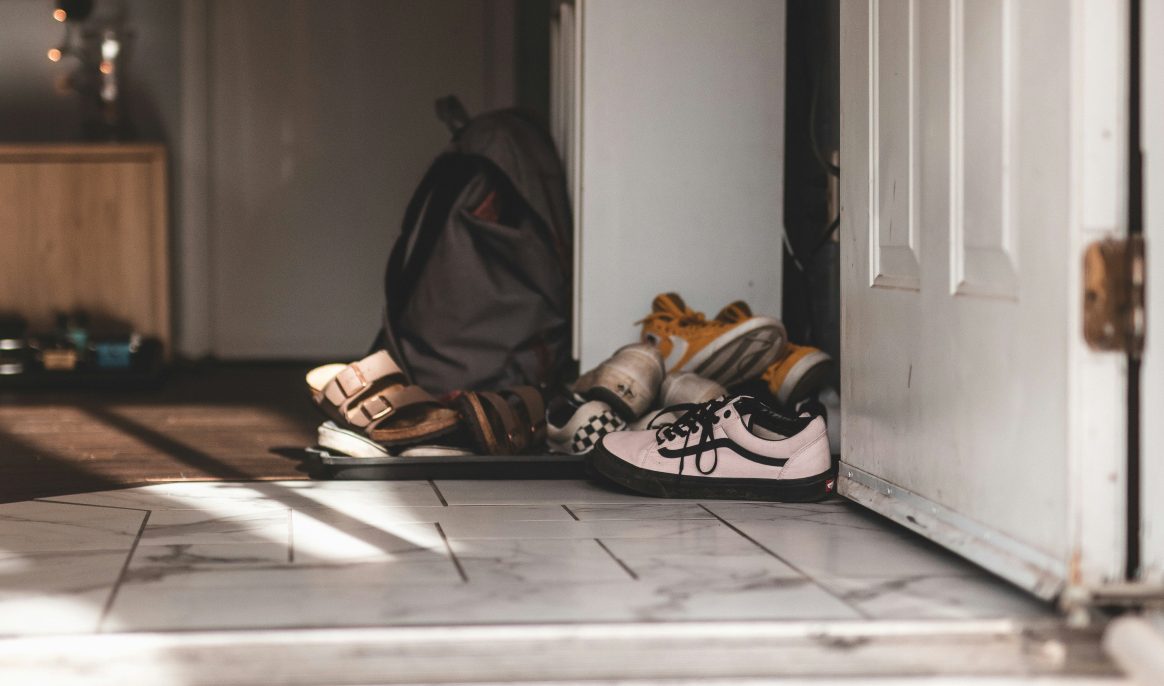 Health and hygiene at home: Why should you take your shoes off at the door?