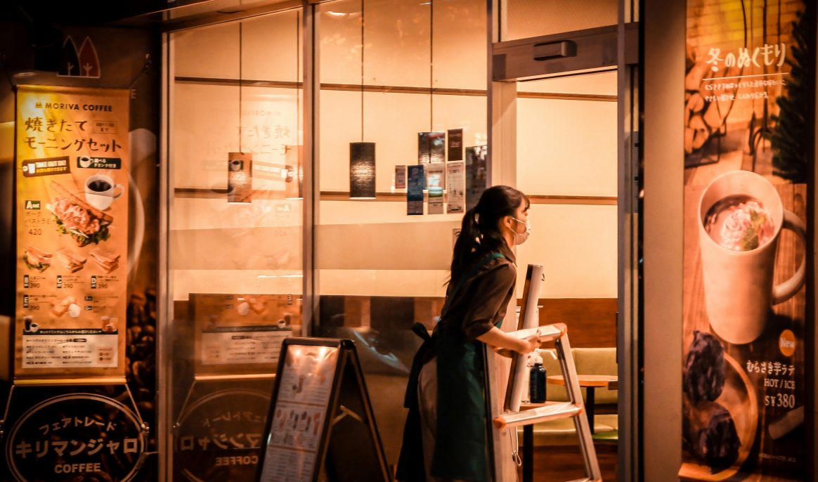 Les "cafés des pleurs" débarquent au Japon : ouverts la nuit pour soulager les mamans de nouveau-nés