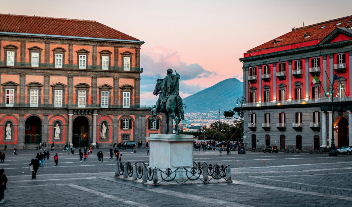 In Naples, there's a square no one can cross blindfolded: find out why