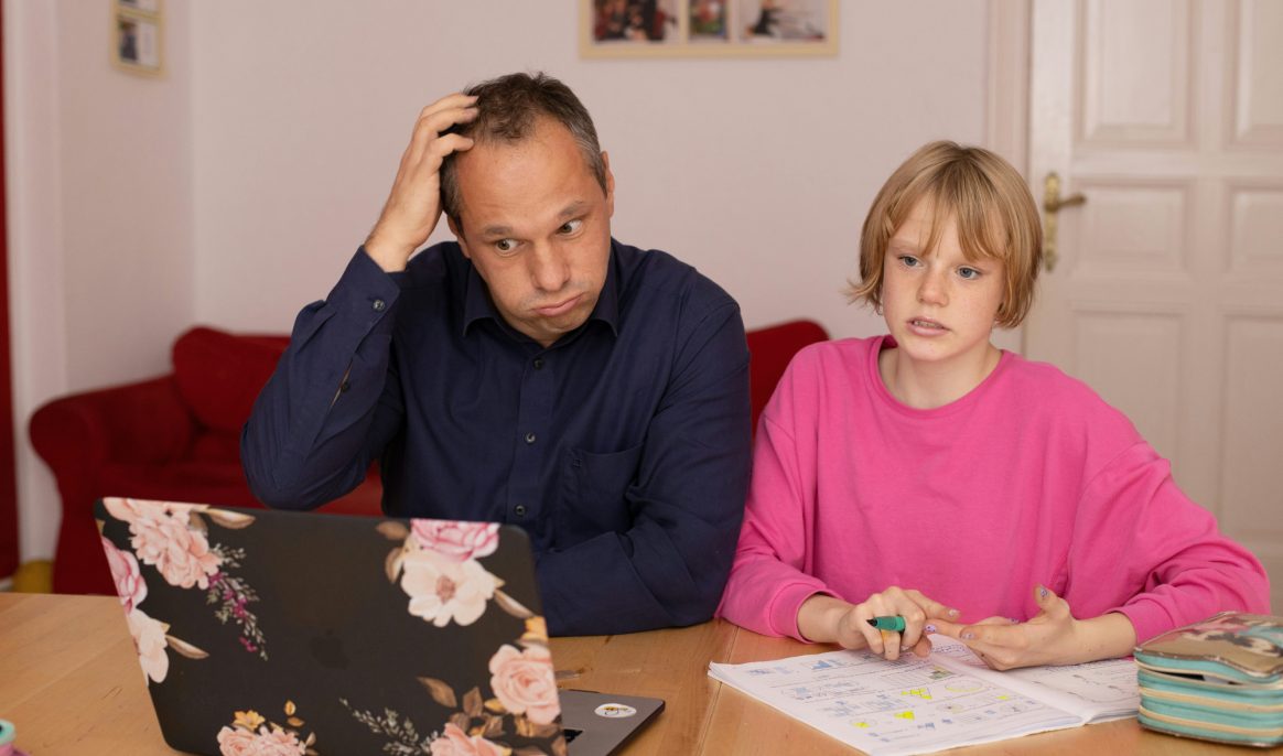 Mise en garde des scientifiques: l’implication parentale peut nuire à la carrière des enfants