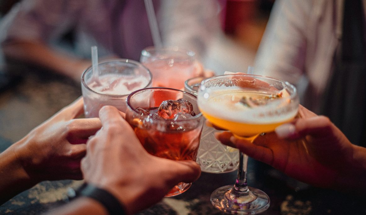 Idée reçue : non, la gen Z n'a pas tourné le dos à l'alcool